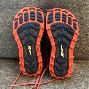 Navy/pink altar superior running shoes